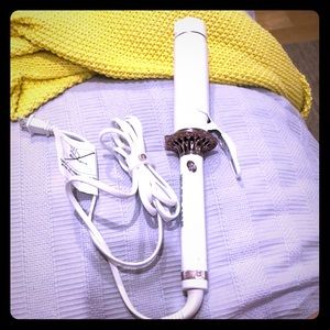 T3 Bodywaver 1.75 inch curling iron...Like New!!